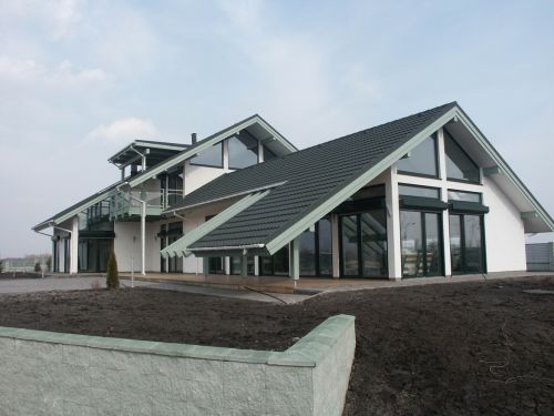 阿魯山彩石瓦探索建材行業(yè)轉(zhuǎn)型升級新道路，大力支持綠色建材下鄉(xiāng)